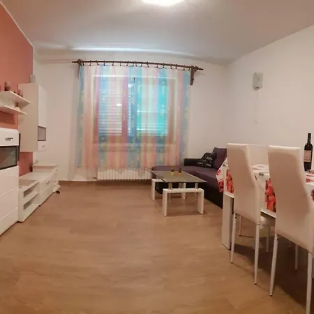 Luka Apartment *